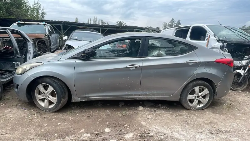 HYUNDAI ELANTRA CHATARRA - miniatura 6
