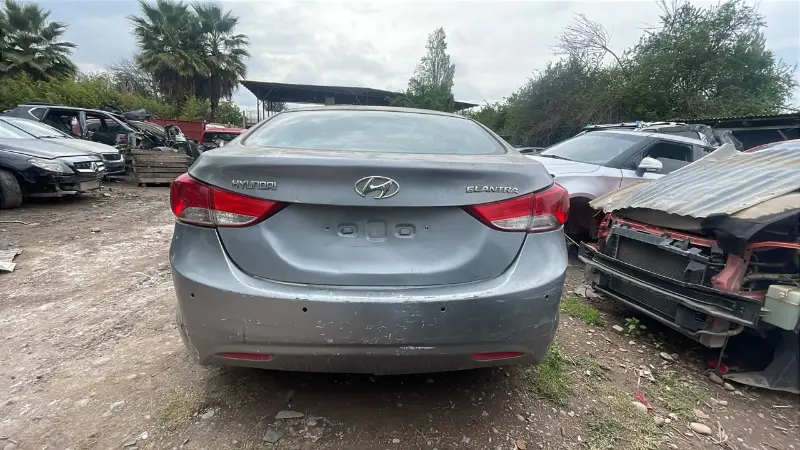HYUNDAI ELANTRA CHATARRA - miniatura 2
