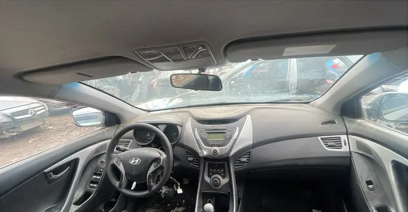 HYUNDAI ELANTRA CHATARRA - miniatura 3